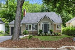 821 SHADELAND AVENUE  Burlington, ON L7T 2M2