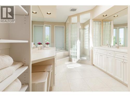 344 Raven Drive, Kelowna, BC - Indoor Photo Showing Bathroom