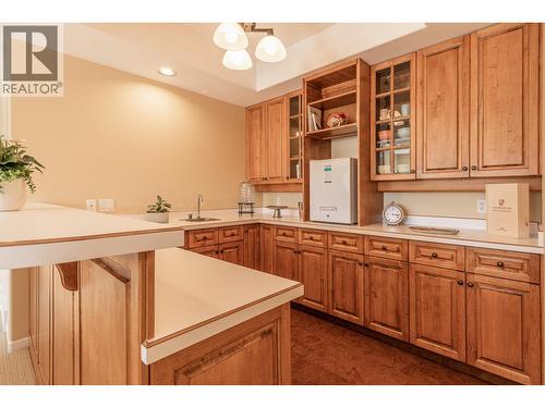 344 Raven Drive, Kelowna, BC - Indoor Photo Showing Kitchen
