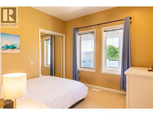 344 Raven Drive, Kelowna, BC - Indoor Photo Showing Bedroom