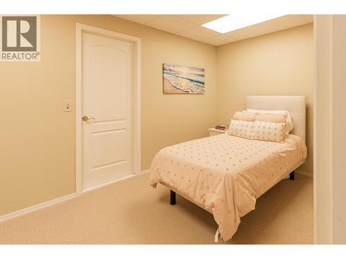 344 Raven Drive, Kelowna, BC - Indoor Photo Showing Bedroom