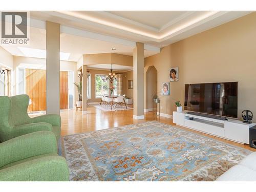 344 Raven Drive, Kelowna, BC - Indoor Photo Showing Living Room