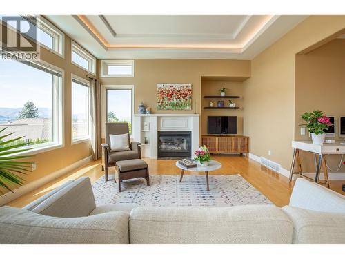 344 Raven Drive, Kelowna, BC - Indoor Photo Showing Living Room With Fireplace
