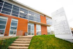 5436 Av. Royalmount  Mont-Royal, QC H4P 1H7