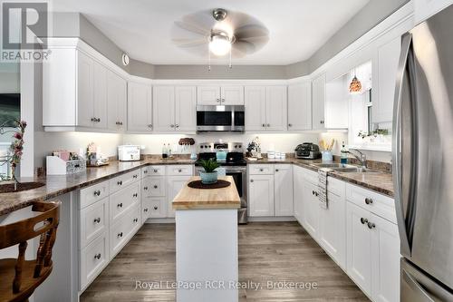 121 Browns Lane, Georgian Bluffs, ON - Indoor Photo Showing Kitchen With Double Sink