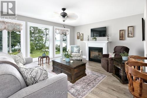 121 Browns Lane, Georgian Bluffs, ON - Indoor Photo Showing Living Room With Fireplace