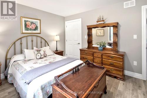 121 Browns Lane, Georgian Bluffs, ON - Indoor Photo Showing Bedroom