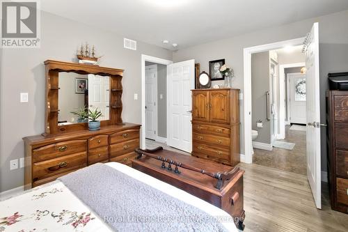 121 Browns Lane, Georgian Bluffs, ON - Indoor Photo Showing Bedroom