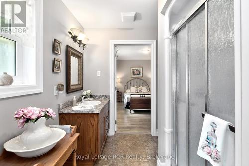 121 Browns Lane, Georgian Bluffs, ON - Indoor Photo Showing Bathroom