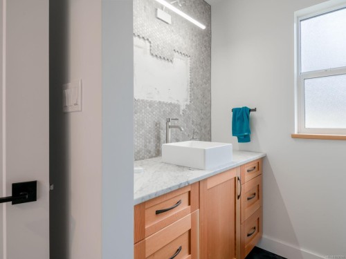 6415 Walker Rd, Port Alberni, BC 