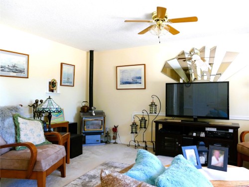 6637 Walker Frontage Rd, Fanny Bay, BC 