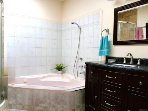 6637 Walker Frontage Rd, Fanny Bay, BC 