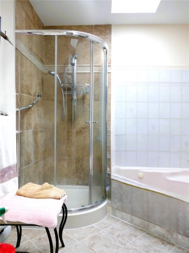 6637 Walker Frontage Rd, Fanny Bay, BC 