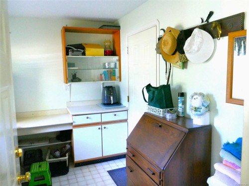 6637 Walker Frontage Rd, Fanny Bay, BC 