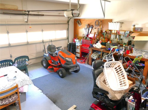 6637 Walker Frontage Rd, Fanny Bay, BC 