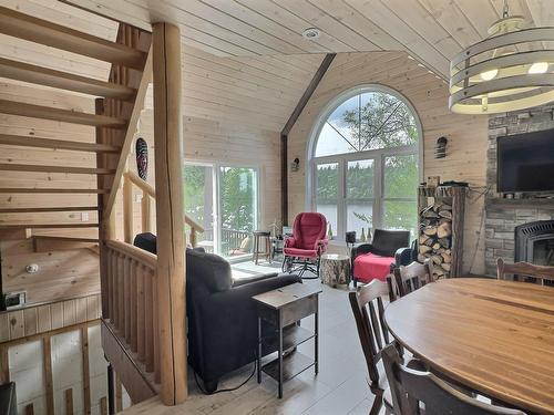 Salon - 2225 Ch. De Grassy Narrow, Moffet, QC - Indoor Photo Showing Dining Room With Fireplace