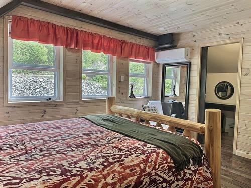 Chambre à coucher principale - 2225 Ch. De Grassy Narrow, Moffet, QC - Indoor Photo Showing Bedroom