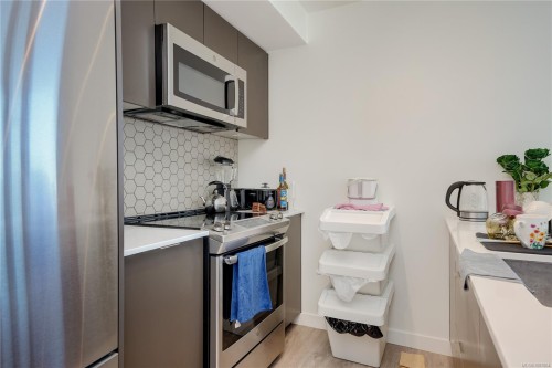 1702-845 Johnson St, Victoria, BC - Indoor Photo Showing Kitchen