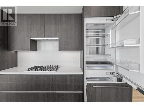 238 Leon Avenue Unit# 2207, Kelowna, BC - Indoor Photo Showing Kitchen