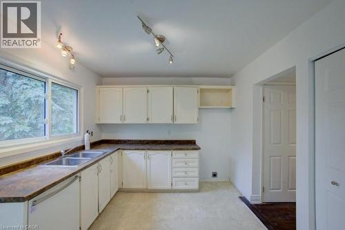 36 Fox Run, Barrie, ON - Indoor Photo Showing Kitchen With Double Sink
