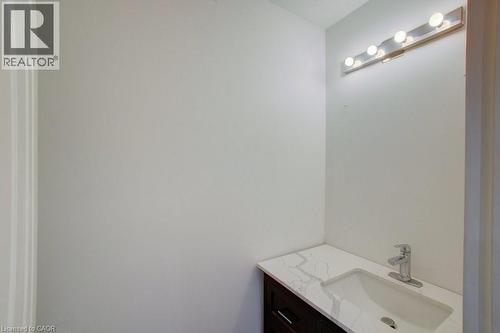 36 Fox Run, Barrie, ON - Indoor Photo Showing Bathroom