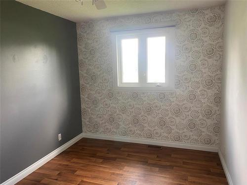 25 Machray Avenue W, Crystal City, MB - Indoor Photo Showing Other Room