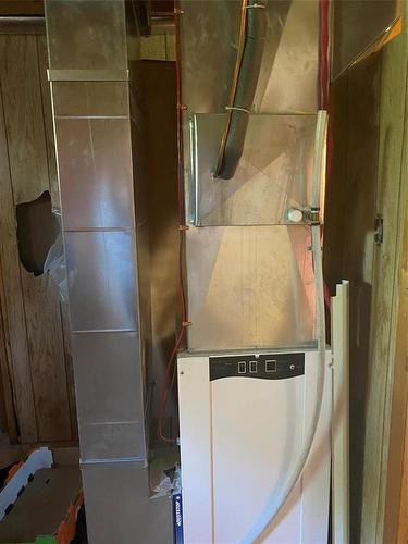 25 Machray Avenue W, Crystal City, MB - Indoor