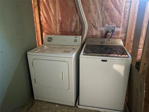 25 Machray Avenue W, Crystal City, MB - Indoor Photo Showing Laundry Room