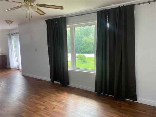 25 Machray Avenue W, Crystal City, MB - Indoor Photo Showing Other Room