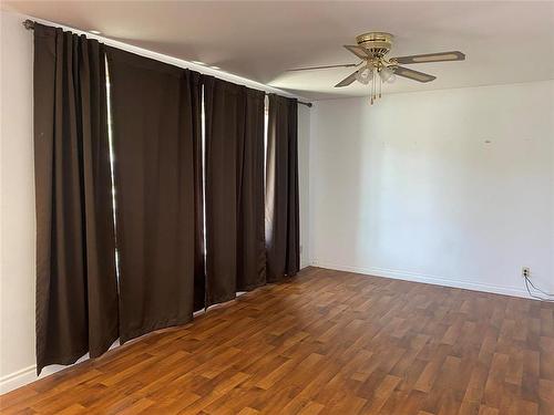 25 Machray Avenue W, Crystal City, MB - Indoor Photo Showing Other Room