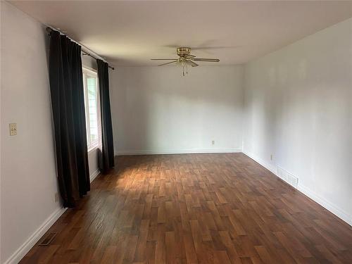 25 Machray Avenue W, Crystal City, MB - Indoor Photo Showing Other Room