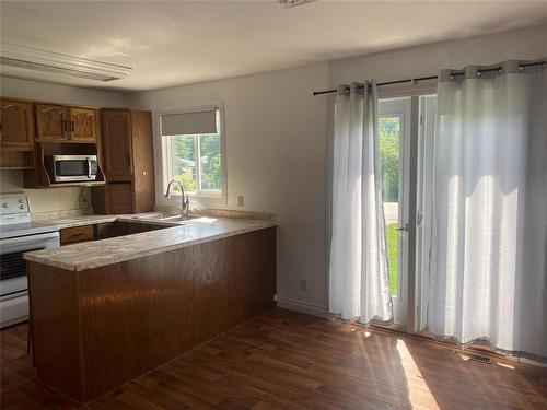 25 Machray Avenue W, Crystal City, MB - Indoor Photo Showing Kitchen With Double Sink