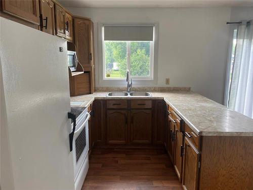 25 Machray Avenue W, Crystal City, MB - Indoor Photo Showing Kitchen With Double Sink