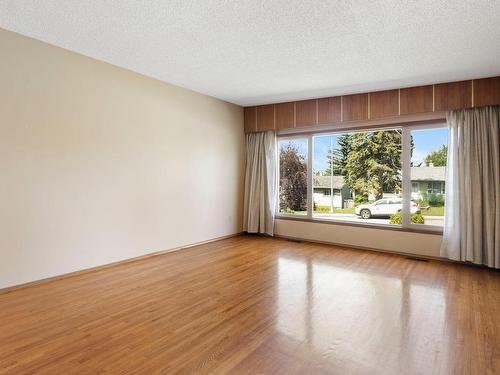 Calgary, AB - Indoor Photo Showing Other Room