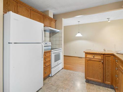 Calgary, AB - Indoor Photo Showing Kitchen