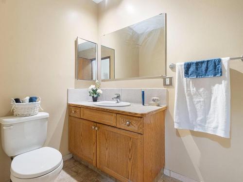 Calgary, AB - Indoor Photo Showing Bathroom