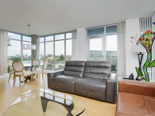 206-100 Saghalie Rd, Victoria, BC - Indoor Photo Showing Living Room