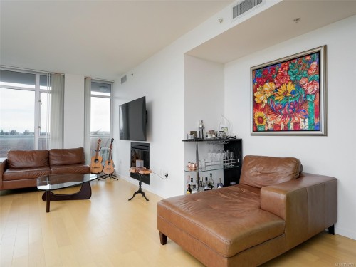 206-100 Saghalie Rd, Victoria, BC - Indoor Photo Showing Living Room