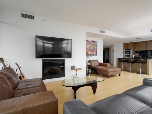 206-100 Saghalie Rd, Victoria, BC - Indoor Photo Showing Living Room