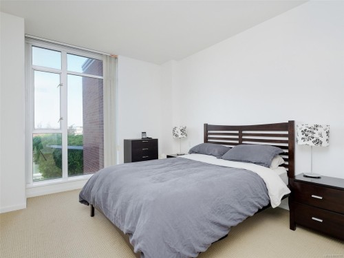 206-100 Saghalie Rd, Victoria, BC - Indoor Photo Showing Bedroom