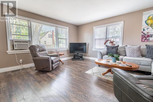 732-734 Steele Street, Port Colborne (Main Street), ON - Indoor Photo Showing Living Room