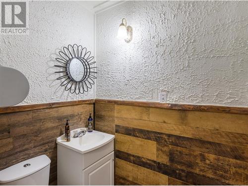 6342 6 Highway, Lavington, BC - Indoor Photo Showing Bathroom