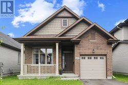 809 CARNELIAN CRESCENT  Ottawa, ON K1X 0A8