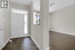 Foyer with plenty of natural light - 
