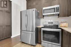 Stainless steel kitchen appliances included - 
