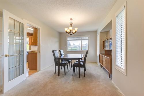 2529 Thacker Drive, West Kelowna, BC - Indoor Photo Showing Dining Room