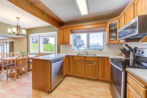 2529 Thacker Drive, West Kelowna, BC - Indoor Photo Showing Kitchen With Double Sink