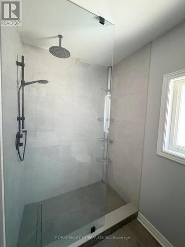 2429 Whitehorn Drive, Burlington, ON - Indoor Photo Showing Bathroom
