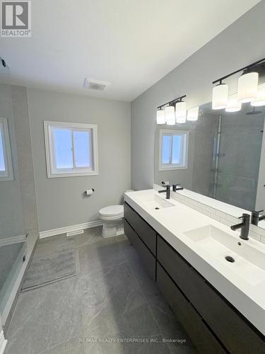 2429 Whitehorn Drive, Burlington, ON - Indoor Photo Showing Bathroom