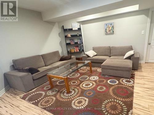 2429 Whitehorn Drive, Burlington, ON - Indoor Photo Showing Living Room